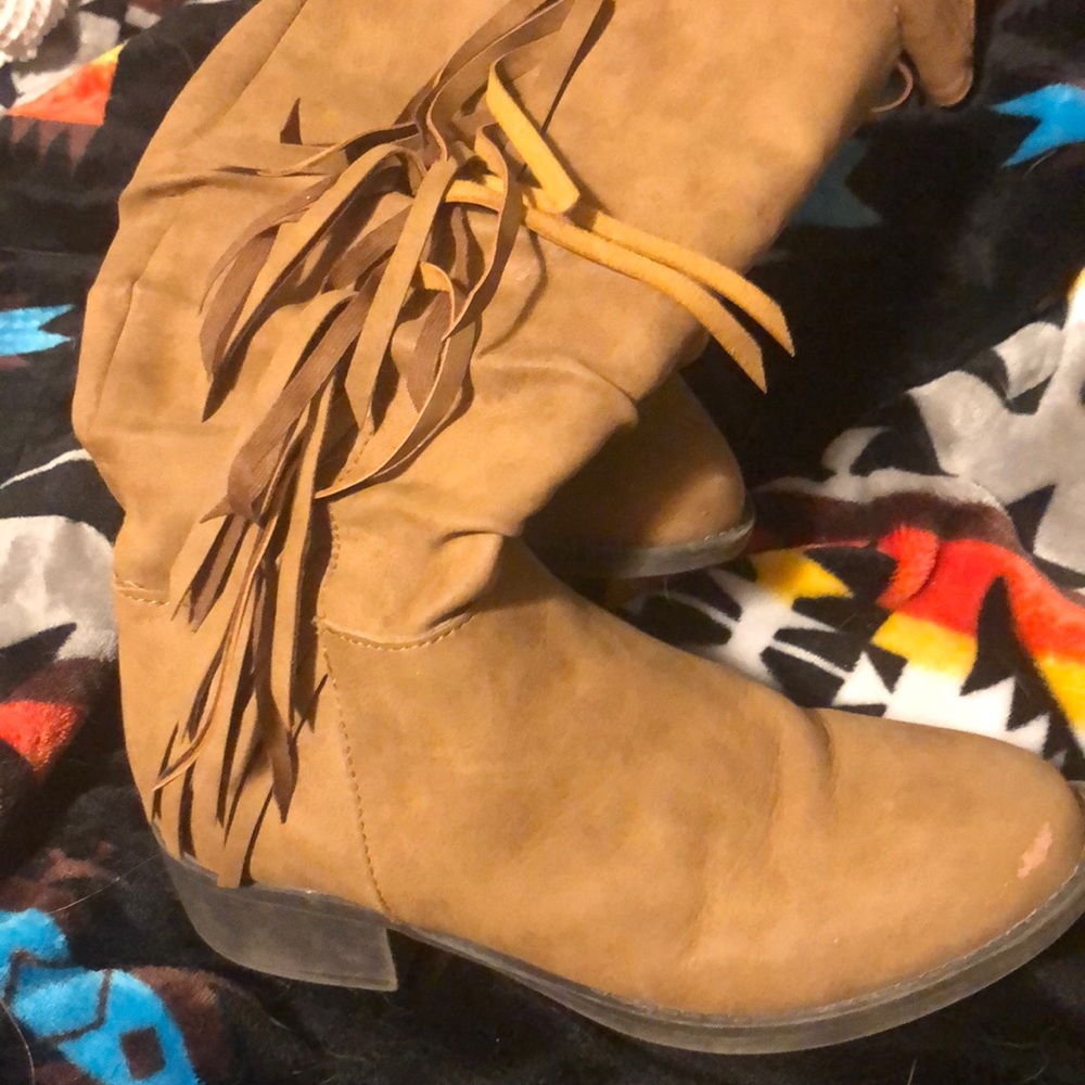 Fringe boots